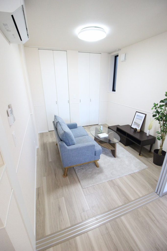 別の部屋の写真(モデルルーム)。家具、家電、小物は付きません