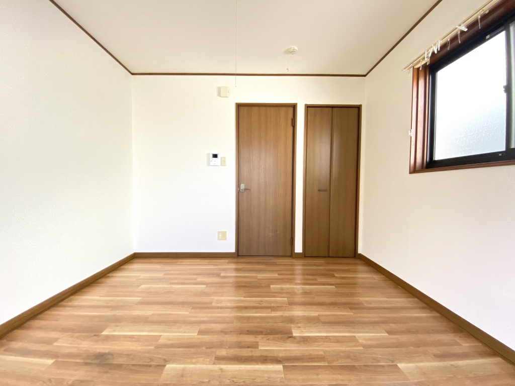 角部屋なので２面採光の明るい室内