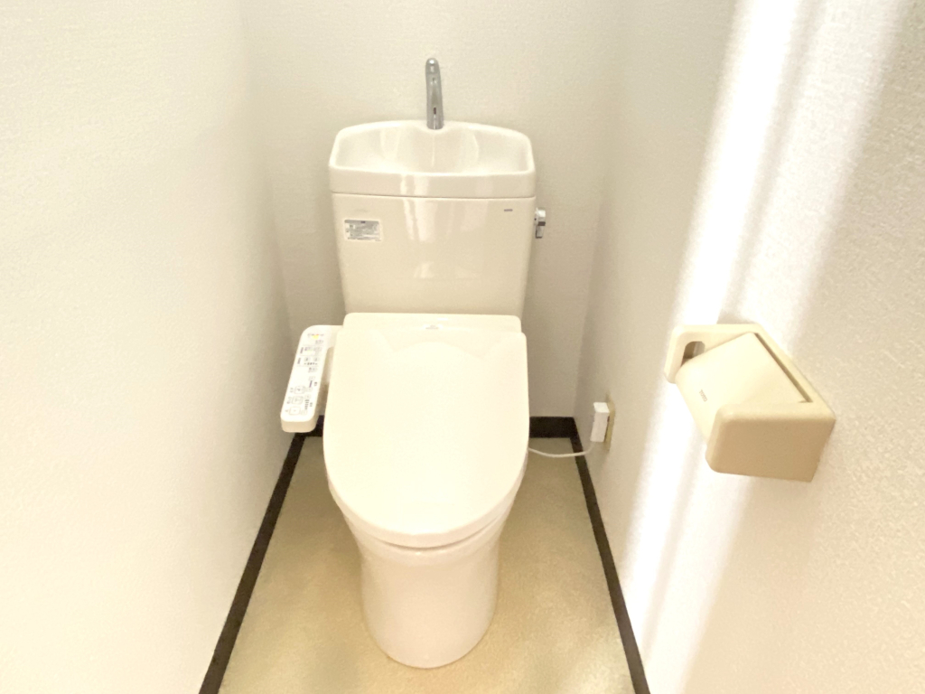 ウォシュレット付きのトイレ