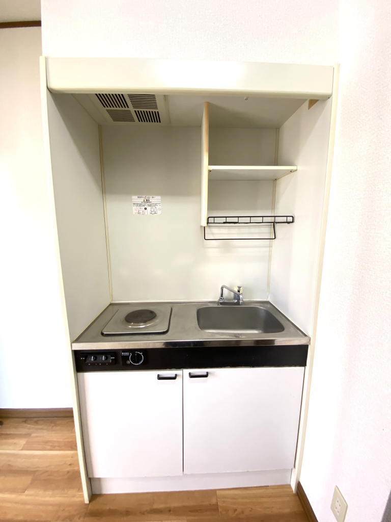 電気コンロ付きの使いやすいコンパクトなキッチン