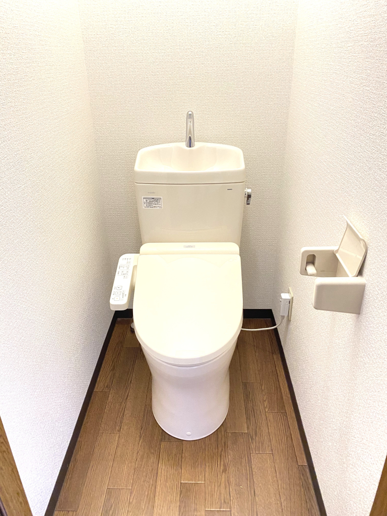ウォシュレット付きのトイレ
