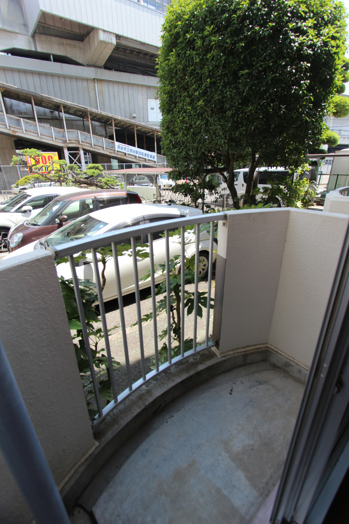 洋室6帖はバルコニー付きです♪