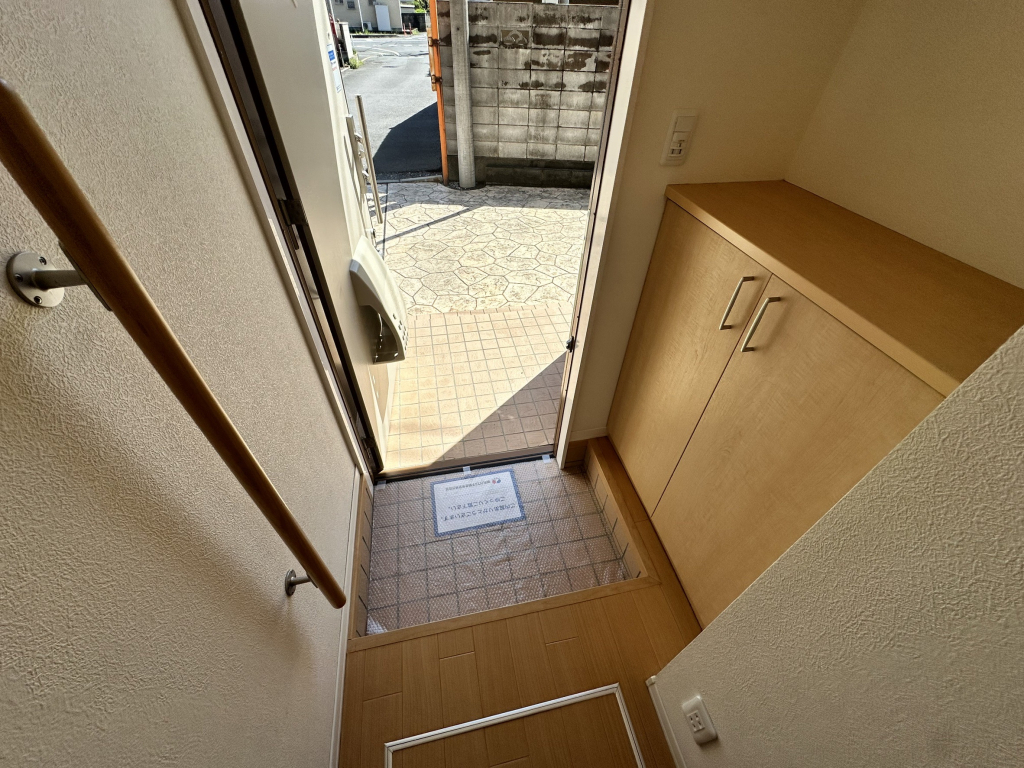 玄関は安心の1キー2ロック