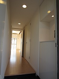 清潔感があり明るい玄関です