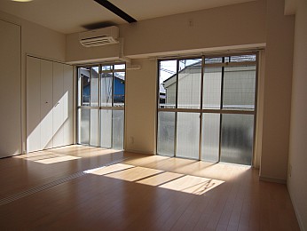 日当たりバッチリ、広々していてお友達も大勢呼べます
