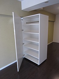 ムービングファニチャーの反対側は全面鏡でお出かけの時に活躍