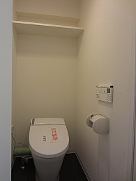 最新のタンクレスウォシュレットトイレ