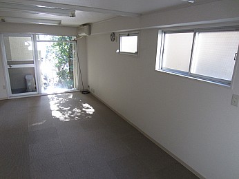 ２階ですが晴れた日は日差しが入ります