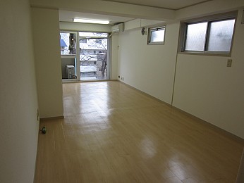 窓が大きく明るいです