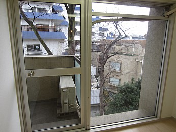 大きな窓で解放感があります