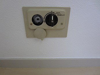 ガス栓があるので冬はガスファンヒーターの利用もできます