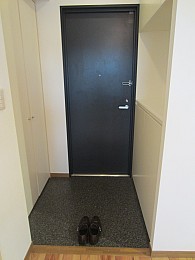 玄関も広々しています