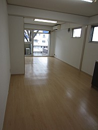 窓が大きく明るいです