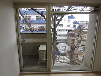 大きな窓で解放感があります