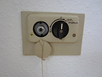 ガス栓があるので冬はガスファンヒーターの利用もできます
