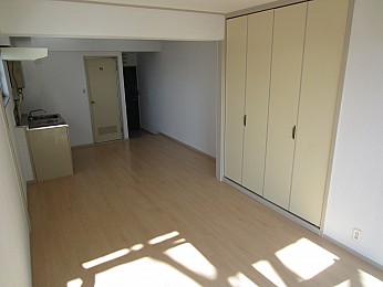 日差しが入りますのでお部屋も暖かくなります