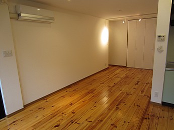 部屋は広々しています