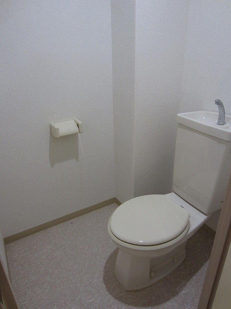 トイレの中はゆったりしています