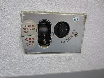ガス栓があるので冬はガスファンヒーターが利用できます