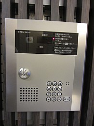 エントランスはもちろんオートロック