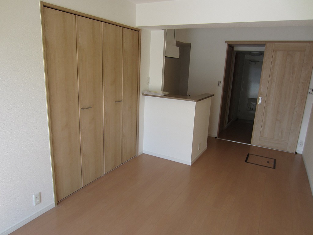 白を基調とした明るいお部屋です