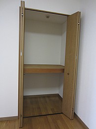 洋室の収納スペース。たくさん収納できます。