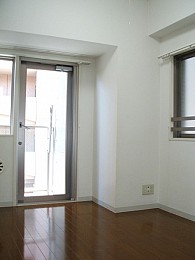 ◆居室内◆　角部屋のため2面窓あります