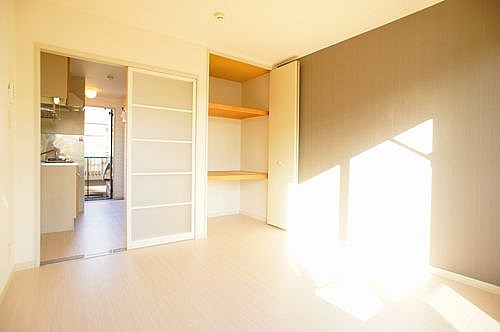 同間取別部屋の室内写真です