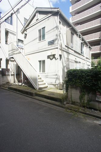 安心と実績の積水ハウス施工。新丸子駅及び武蔵小杉駅の２駅利用で、アクセス重視の単身者様にお薦めです。