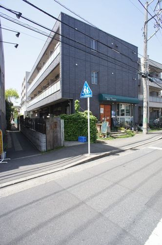 積水ハウスの賃貸住宅シャーメゾンです。駅近ながら閑静で住み易い立地です。
