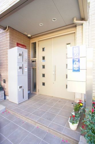 オートロック対応・宅配BOX完備です。