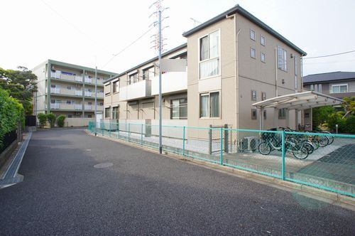 積水ハウスの賃貸住宅シャーメゾンです。広めの２ＤＫで設備も充実した物件です。