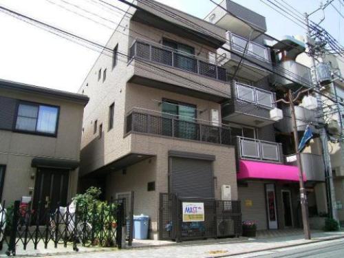 商店街の中に立地しています。