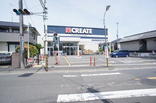 最寄りのドラックストア（徒歩１分）