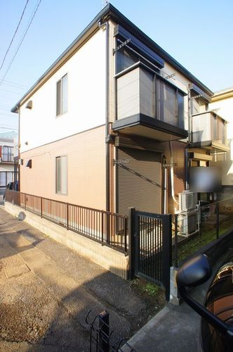 全室角部屋の１棟４戸建てです。