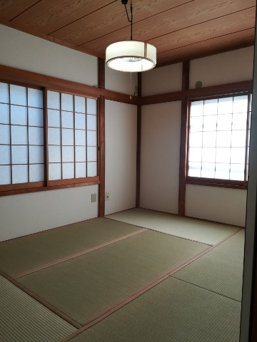 2面採光の明るい室内です！