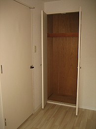 洋室の物入内部です！
