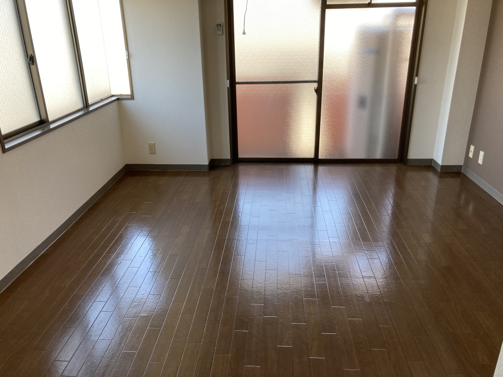 2面採光の明るい室内です。
