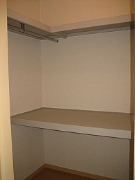 大型ウォークインクローゼット内部です！