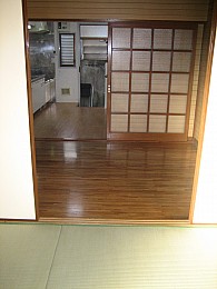 和室より室内方向を望みます！