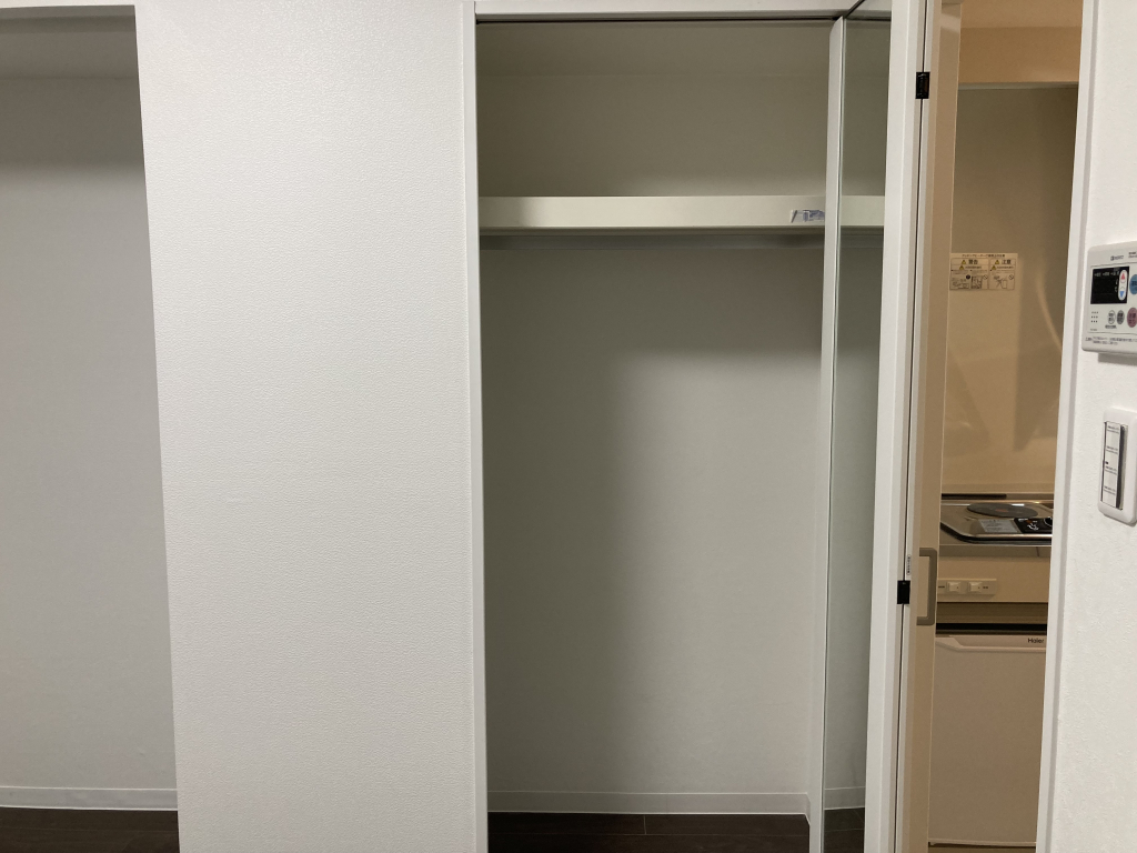 大型収納クローゼット内部です。