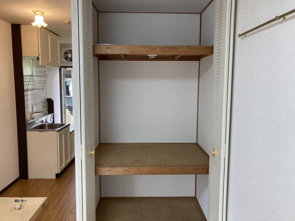 大型収納クローゼット内部です。