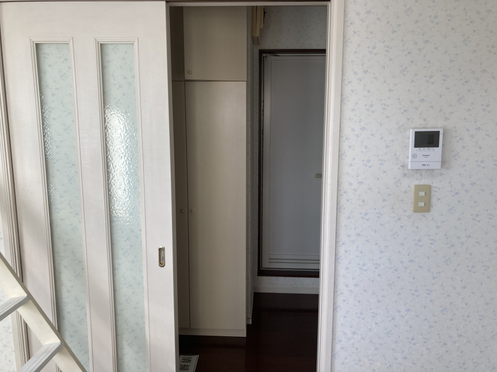 室内より浴室方向です！