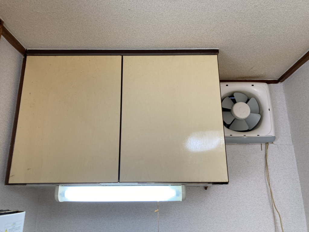 キッチン上部吊り戸棚になります！
