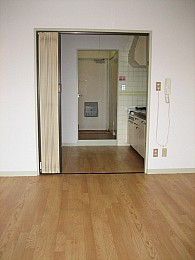 洋室よりキッチン側方向！