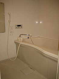 ゆったりした浴室内です！