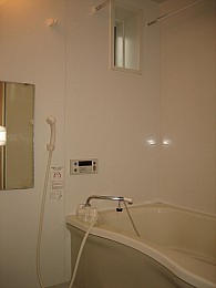 浴室には小窓があります！