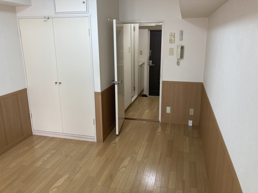 室内フローリング貼り！