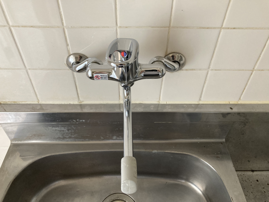 キッチンは、シングルレバー混合水栓になります。
