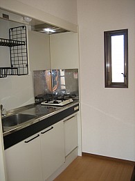 小窓のある明るいキッチンです！